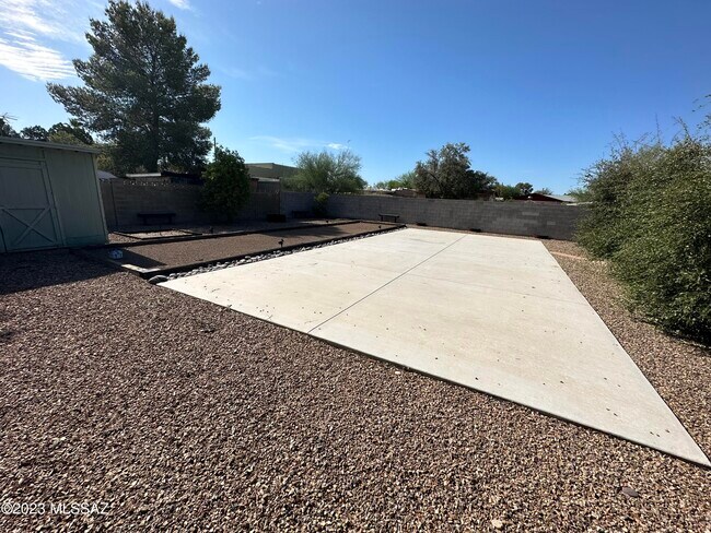 Building Photo - 2208 N Rita Ave