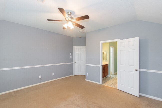 Building Photo - 9419 Silver Ridge Dr
