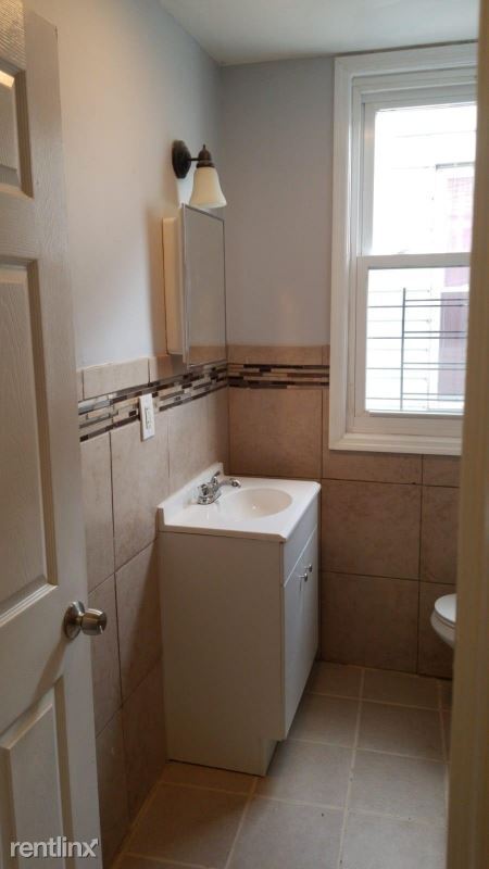 Building Photo - 4 br, 2 bath Apartment - 69 Rose Ter 2 Unit 2