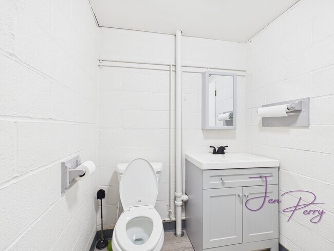 Building Photo - 1795 Main Street