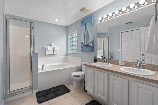 Building Photo - Large Beautiful Legacy Park Villa: 5BR, Pool & Near Disney