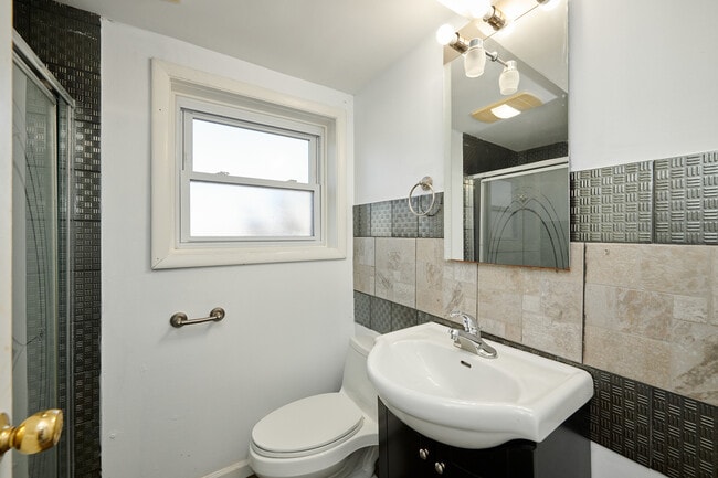 Building Photo - 1613 Hartmann Dr