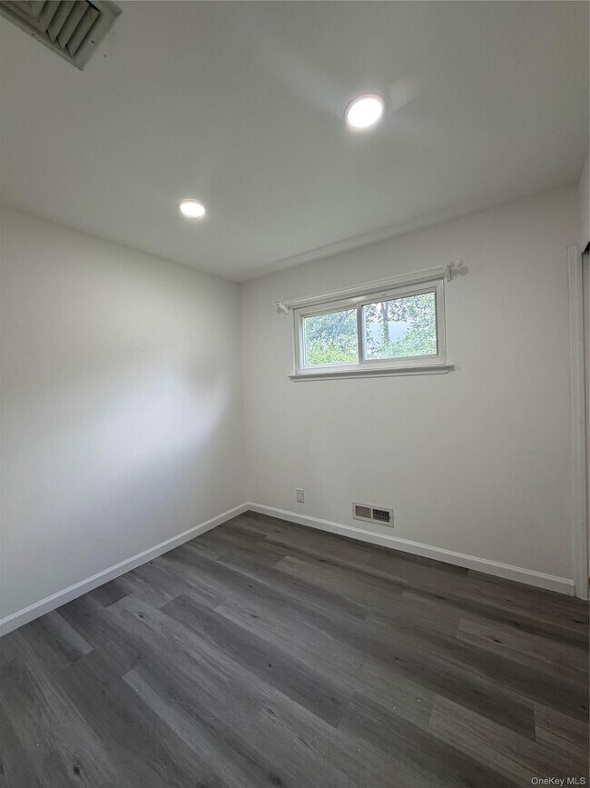 Building Photo - 3 Grand Haven Dr