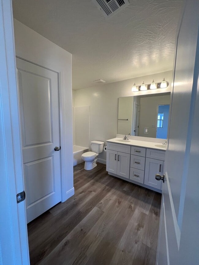 Building Photo - Beautiful 3 bedroom townhome in Ivins!!