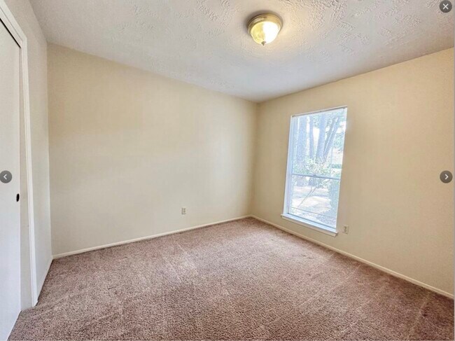 Building Photo - 9210 Benwick St