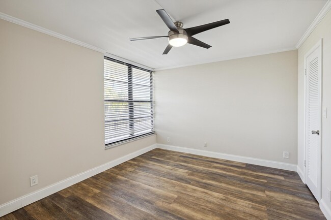 Building Photo - 4 Royal Palm Way
