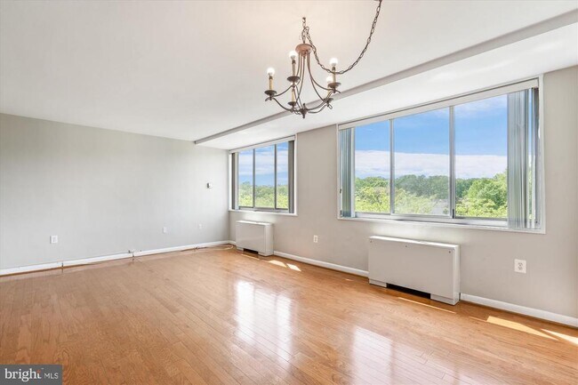 Building Photo - 10401 Grosvenor Pl