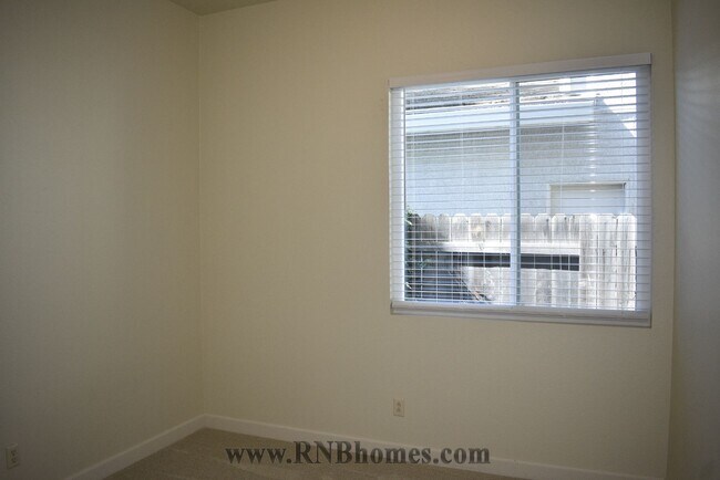 Building Photo - 160 Jarvis Cir