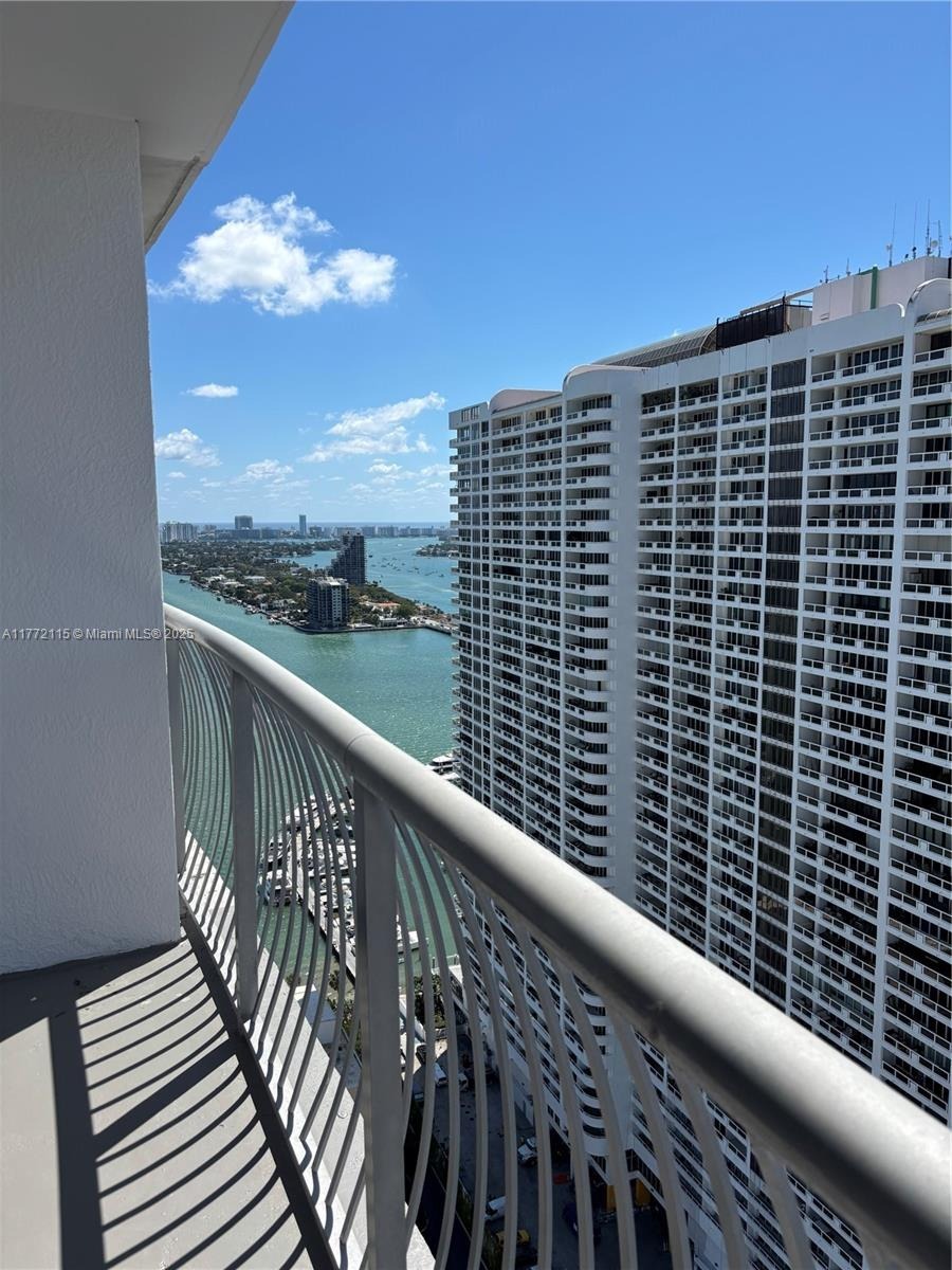 Building Photo - 1750 N Bayshore Dr