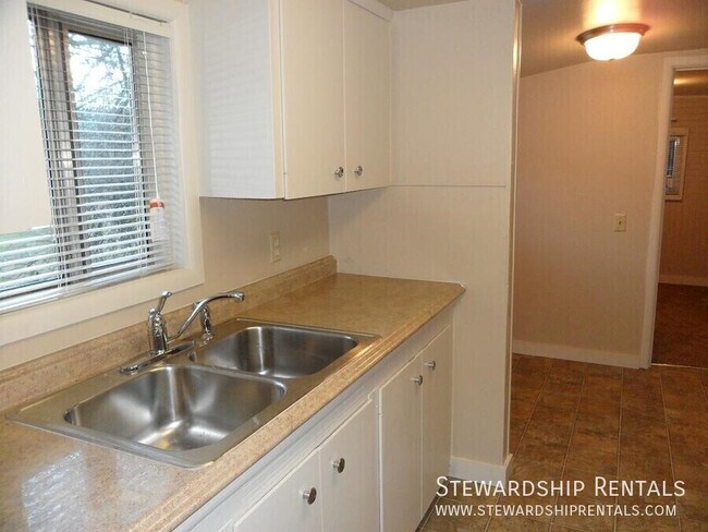 Building Photo - 48172 Lauren Dr