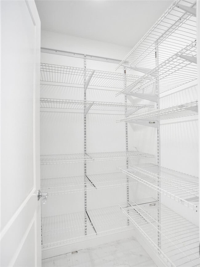 Building Photo - 26 Cayuga Rd