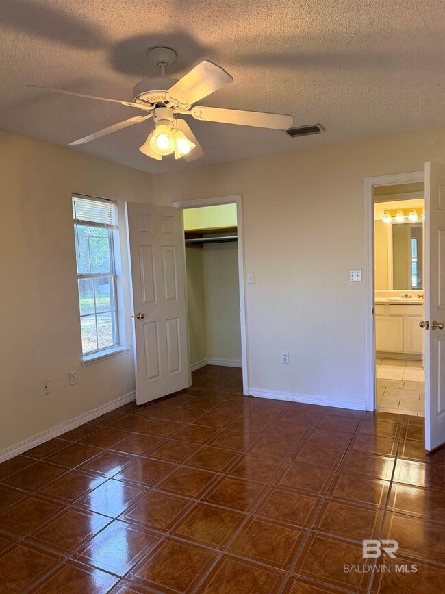 Building Photo - 24956 Ivy Ln