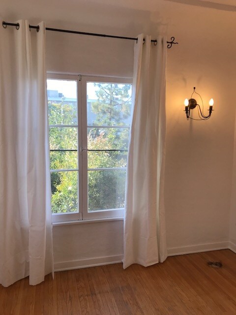 Living Room View - 918 1/2 S Orange Grove Ave