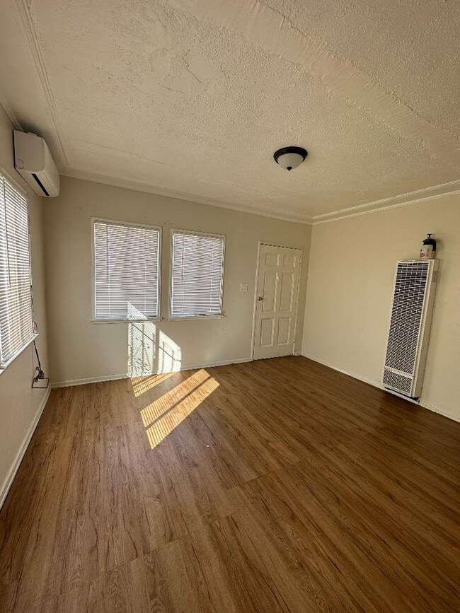 Building Photo - 3334 E 8th St