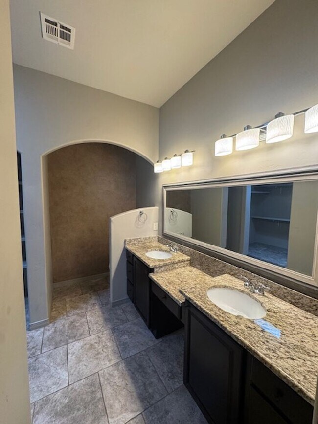 Building Photo - AVAILABLE NOW:  Over-55 Town House for Rent