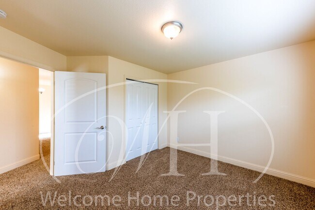 Building Photo - Spacious Home with Vaulted Ceilings