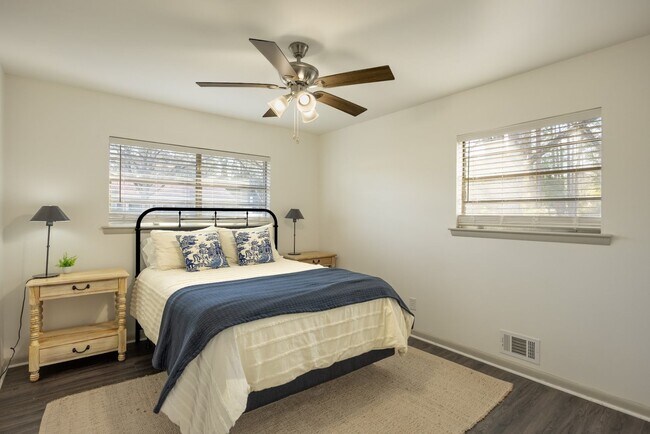 Building Photo - 523 Pitt Moore Rd