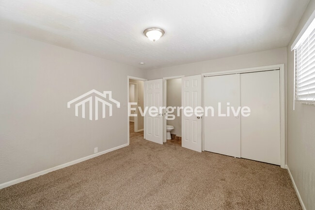 Building Photo - 6806 E 114th Terrace