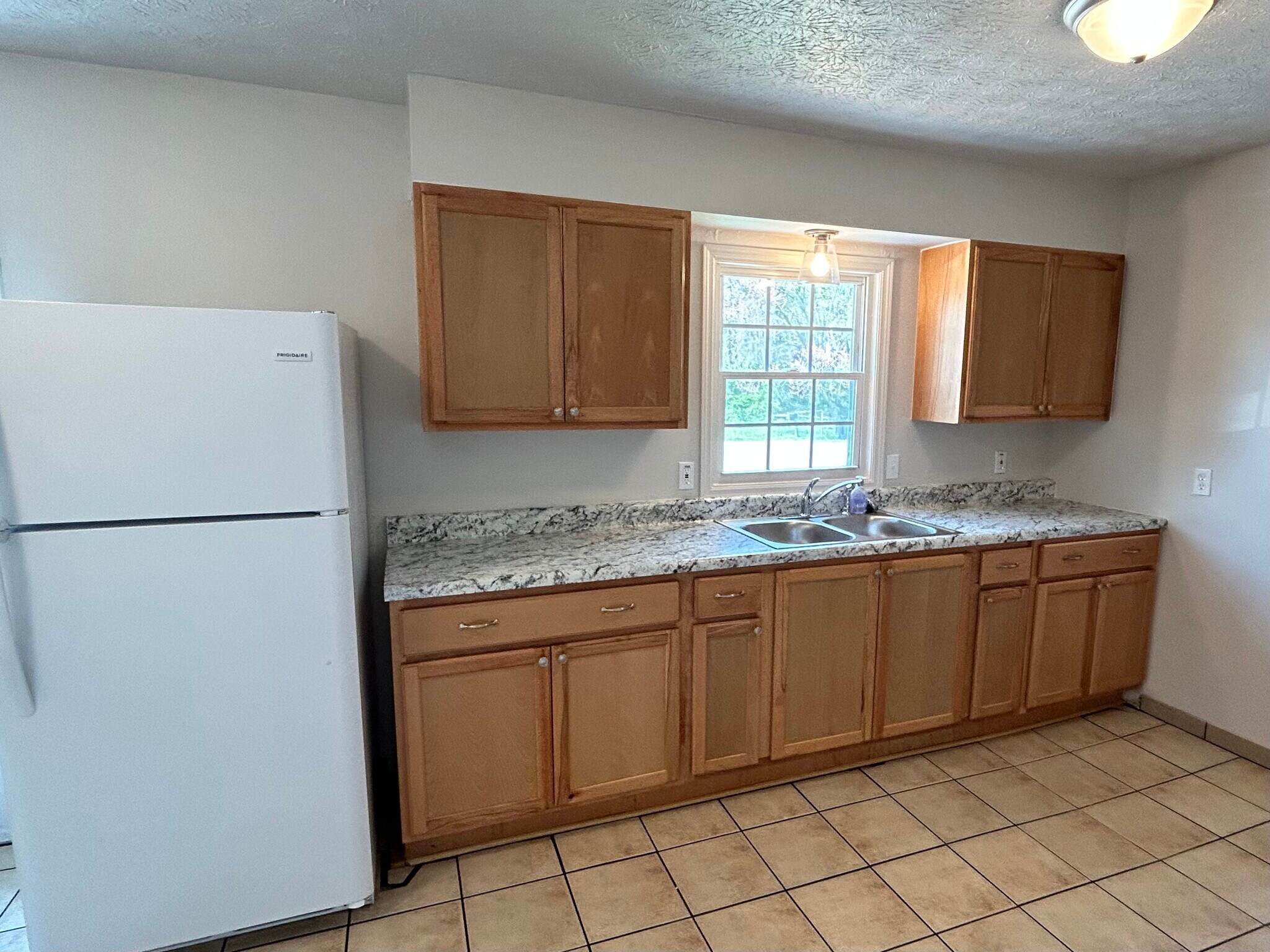 Building Photo - 2420 Webster Ct