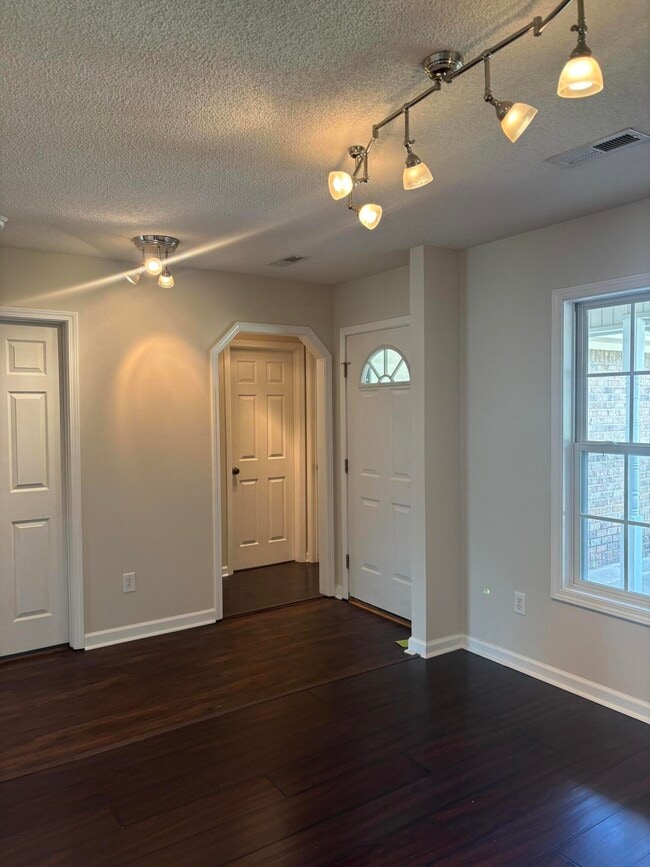 Building Photo - 20 Walden Cir
