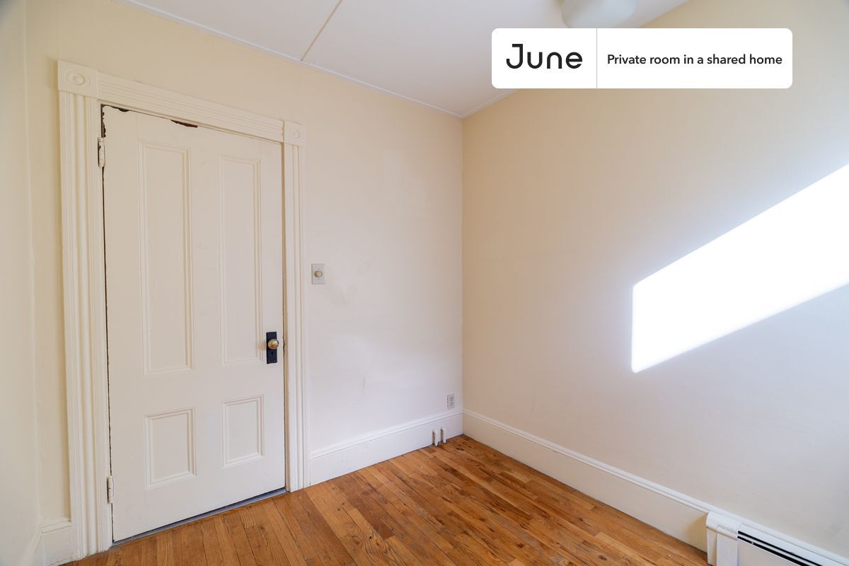 Building Photo - Room in Shared 4 bed/1 bath home