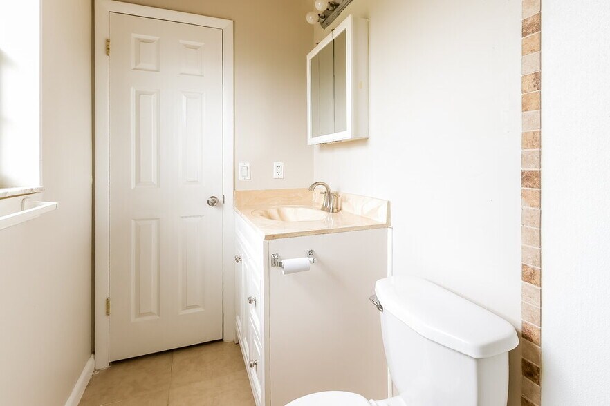 Building Photo - 1211 SE Sea Oat Ln