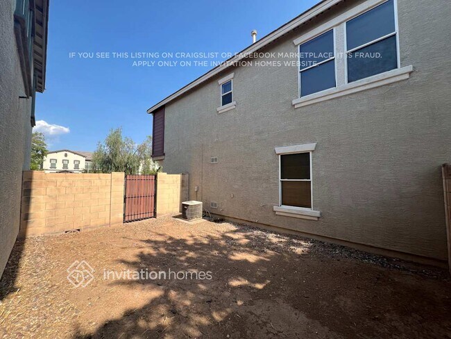 Building Photo - 1514 S Roadrunner Dr