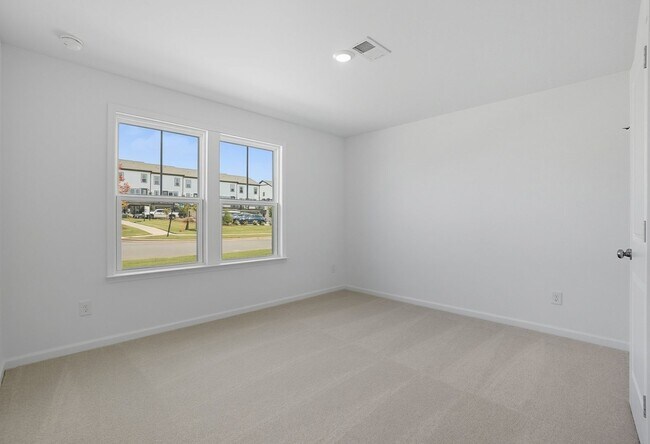 Building Photo - Brand-new three-story townhome in the Univ...