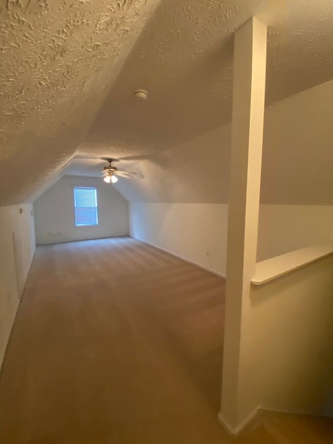 Building Photo - Great Home!  Great Location