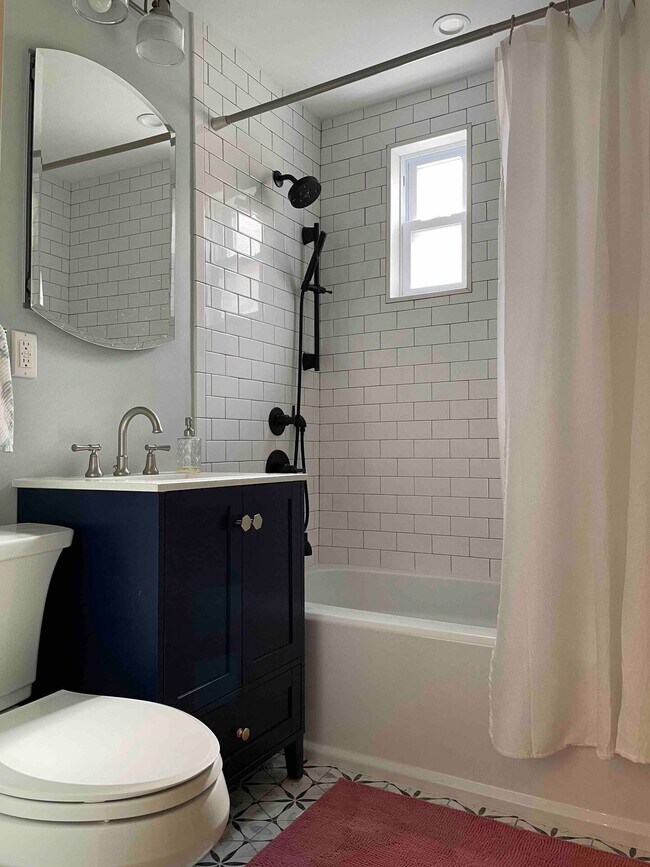 Building Photo - 15 Bond St