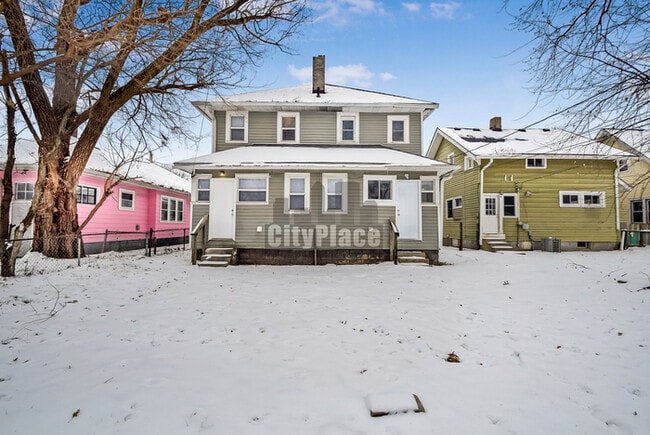 Building Photo - 820 N Oakland Ave