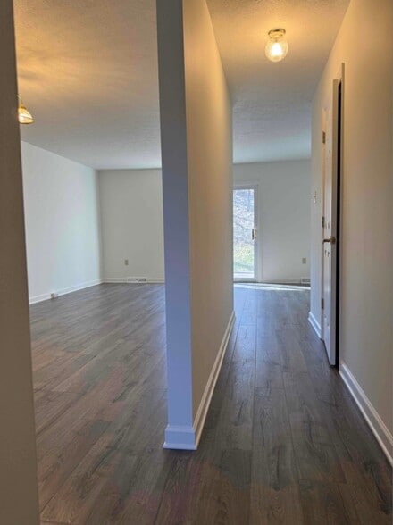 Building Photo - 159F Londonderry Dr