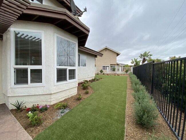 Building Photo - Spacious Home in La Costa with Nice View!!