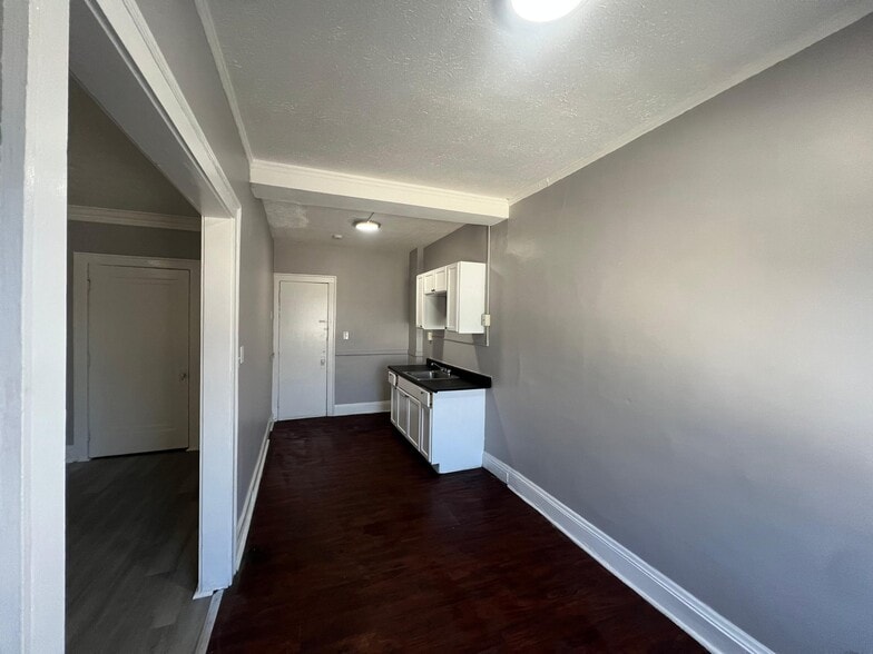 Building Photo - 392 E 147th St