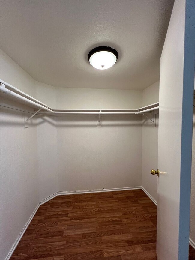 Building Photo - **Beautiful Lake Elsinore 3 Bdrm 2.5 Baths...