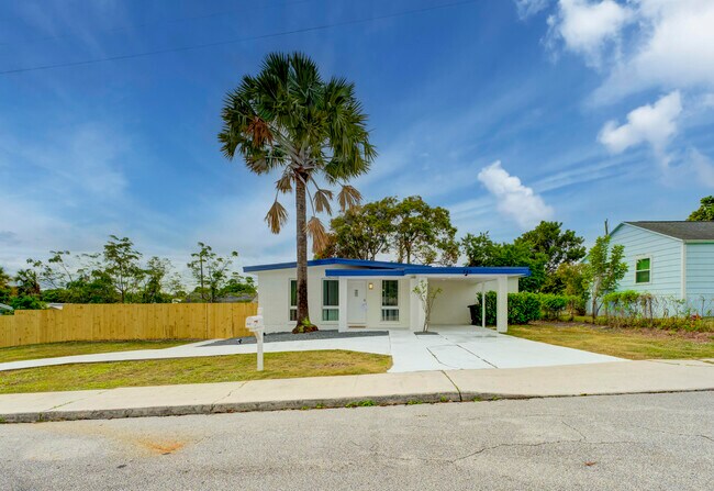 Building Photo - 840 Bradley St