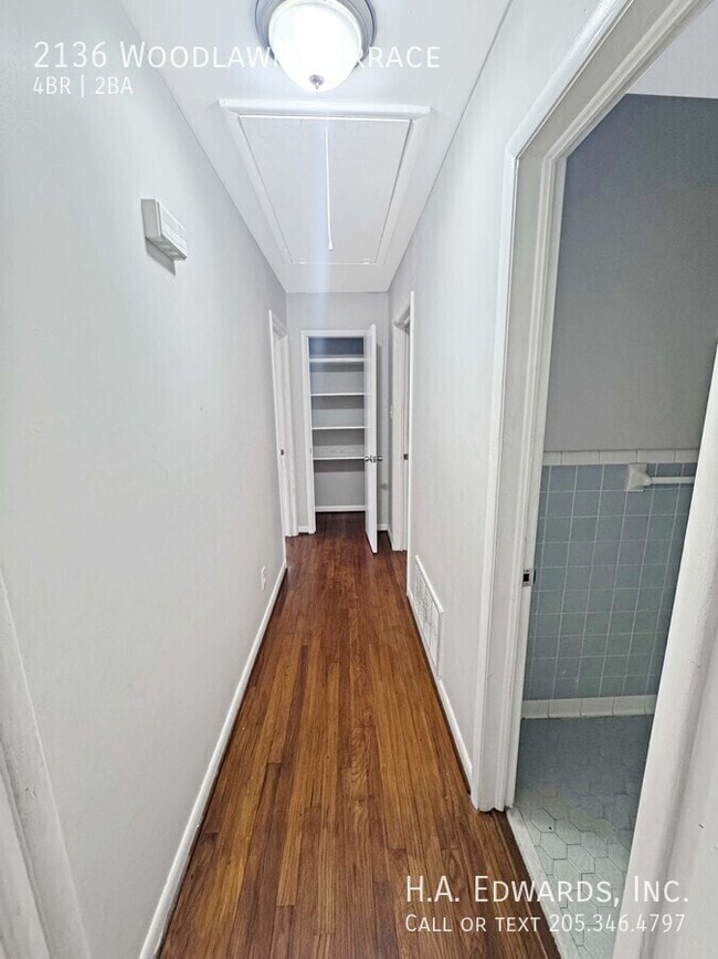 Building Photo - 2136 Woodland Terrace