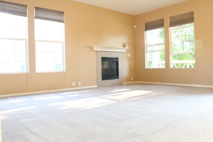 Building Photo - 3425 East 123rd Drive