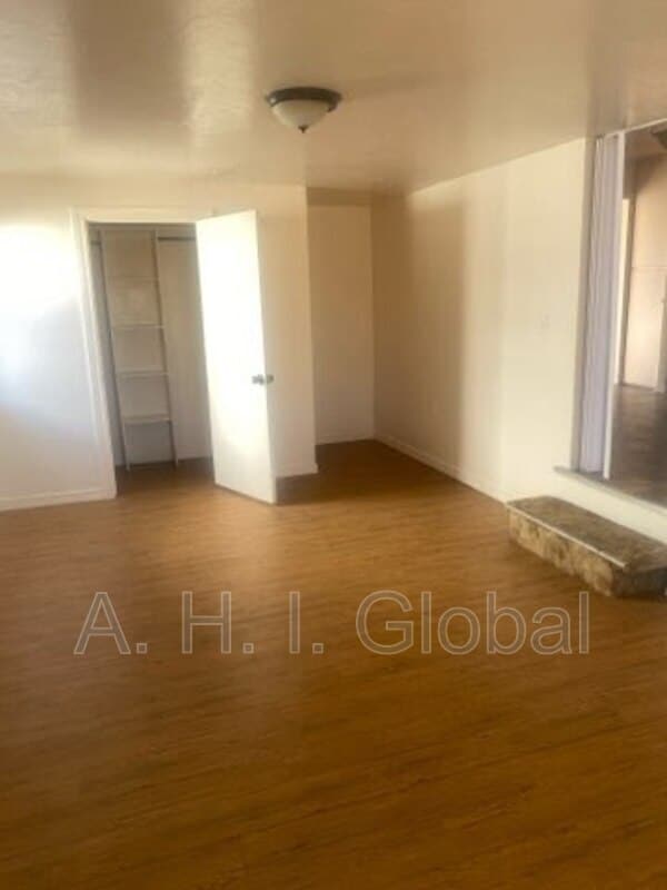 Building Photo - 4624 S Bonham St