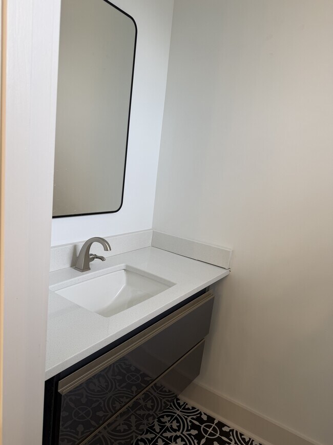 Building Photo - 105 Hart Ln