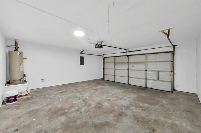 Building Photo - 22727 Bridgewater Dr