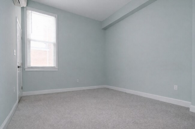 Building Photo - 523 Park Ave