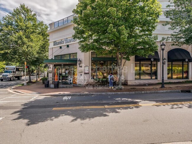 Building Photo - 224 N Poplar St