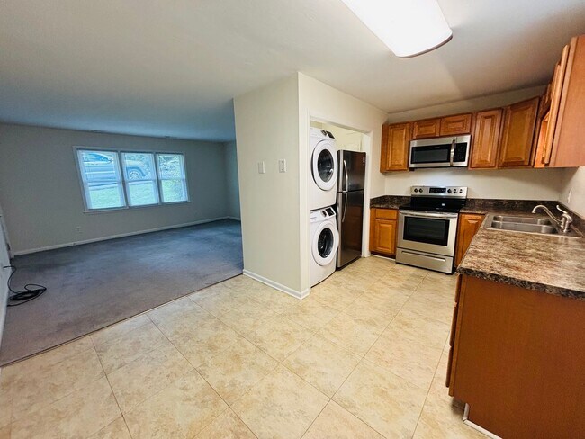 Building Photo - 100 Edgewood Ln