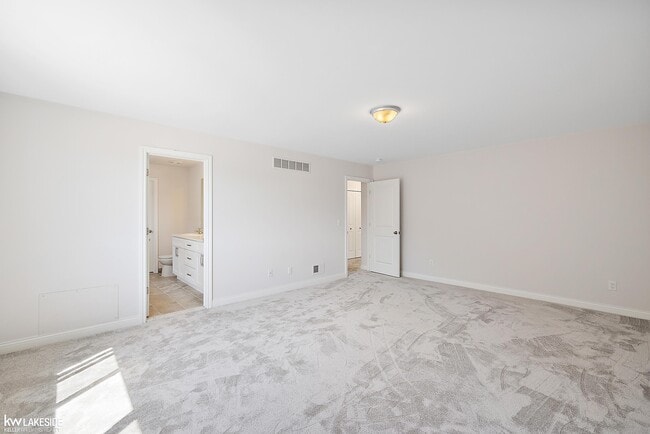 Building Photo - 23827 Shadow Woods Dr
