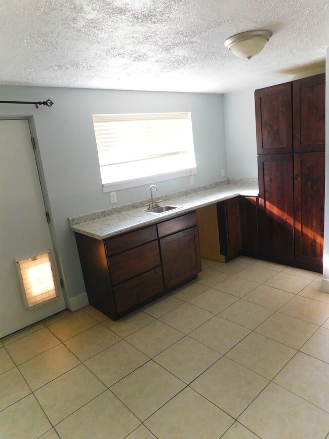 Building Photo - 5150 Caribbean Way