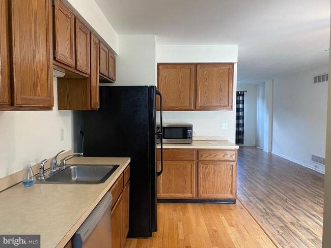 Building Photo - 325 Barley Dr