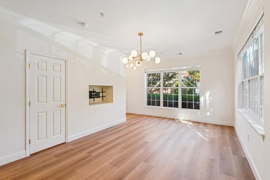 Building Photo - 604 Highland Ridge Ave