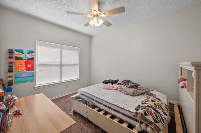 Building Photo - Quiet Cedar Hill Duplex on a Cul-d-sac