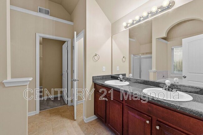 Building Photo - 2203 Grandwood Ln